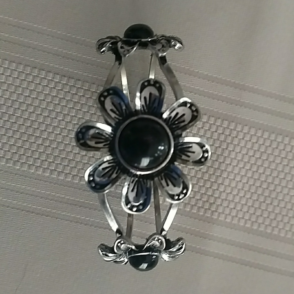 Flower bracelet